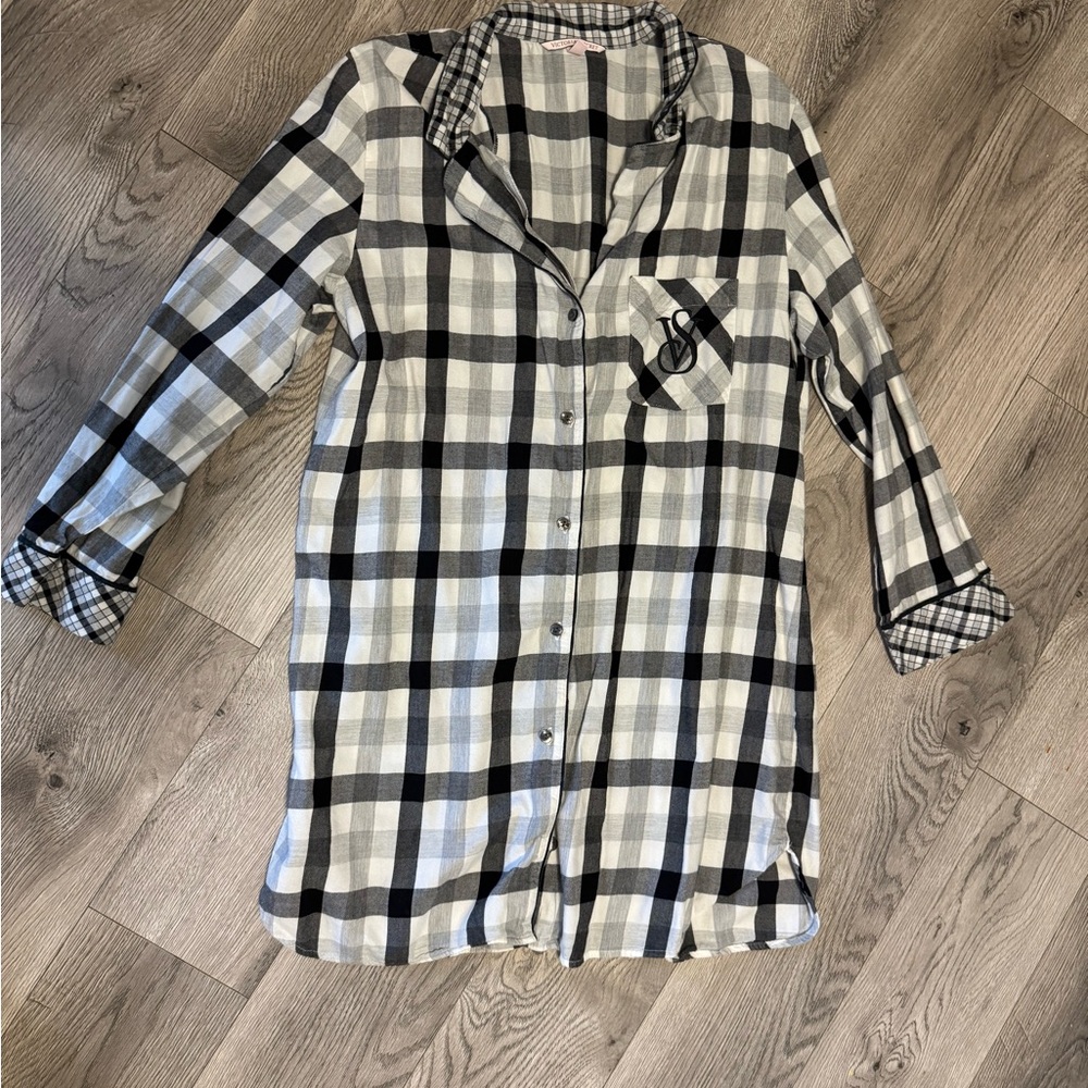 Victoria’s Secret Sleep Shirt Medium